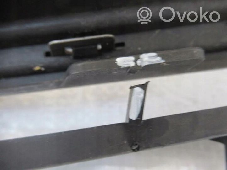 Opel Vivaro Front bumper upper radiator grill VI623105615R
