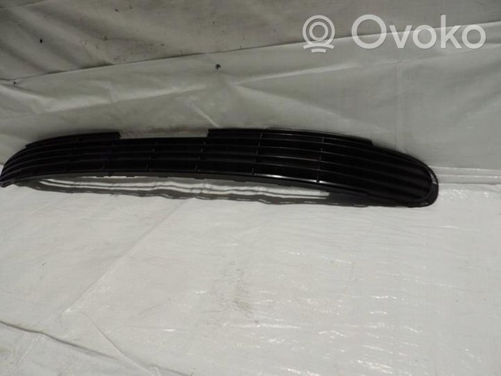 Opel Vectra A Front bumper lower grill 90568245