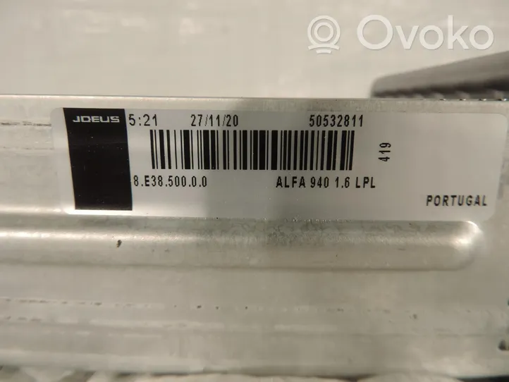 Opel Combo D Радиатор интеркулера 95523073