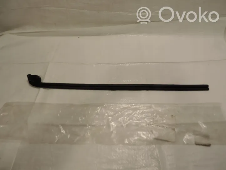 Opel Vivaro Front door rubber seal 93456978