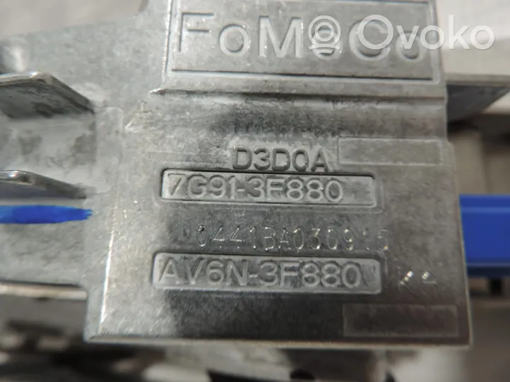 Ford Mondeo MK V Ohjauspyörän akseli DG9C-3G506-EK
