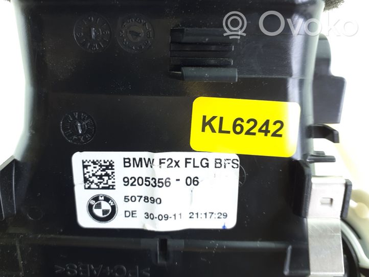 BMW 1 F20 F21 Kojelaudan sivutuuletussuuttimen kehys 9205356