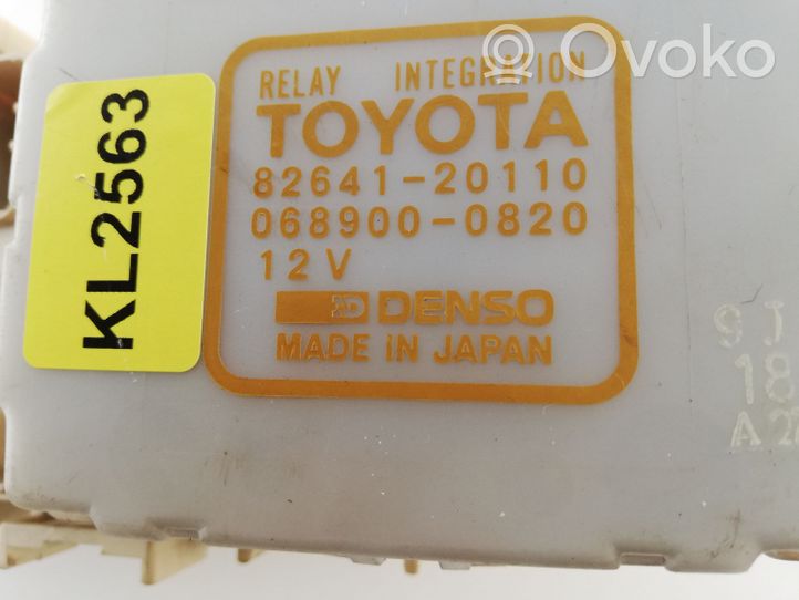 Toyota Celica T230 Ramka / Moduł bezpieczników 8264120110