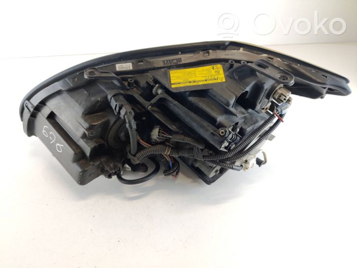 Lexus RX 330 - 350 - 400H Lampa przednia 