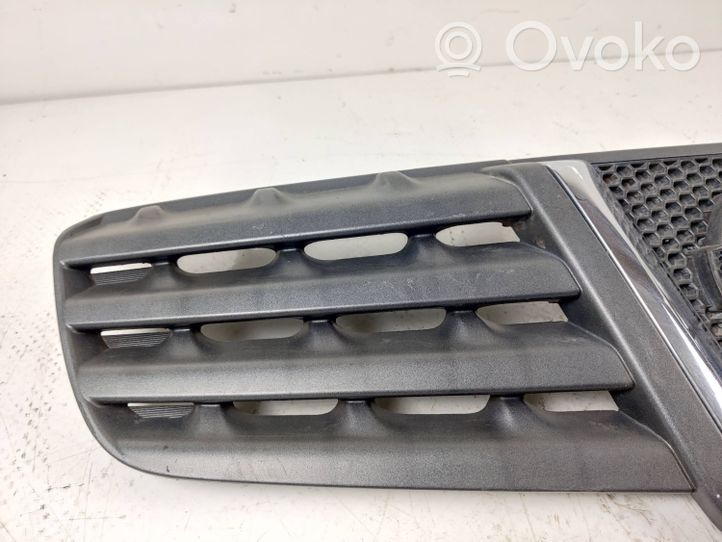 Nissan Qashqai Maskownica / Grill / Atrapa górna chłodnicy 62310JD000