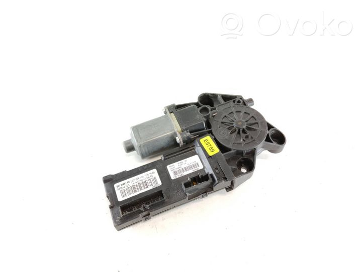 Renault Megane III Moteur de lève-vitre de porte avant 807318814R