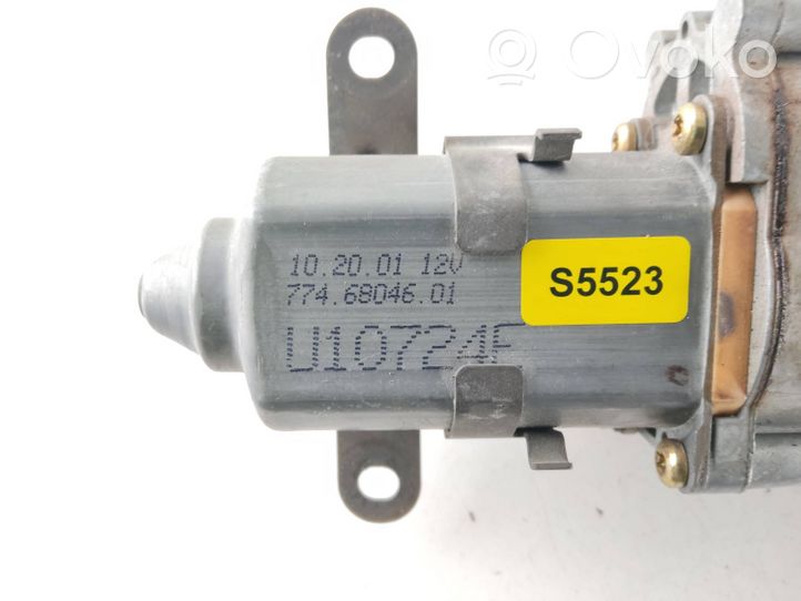 Chrysler Voyager Motor de la puerta corredera U10724E