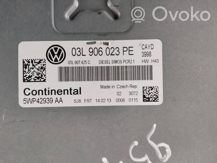 Volkswagen Caddy Sterownik / Moduł ECU 03L906023PE