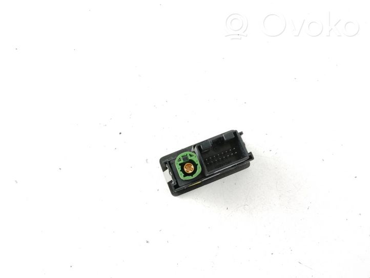 Volkswagen PASSAT B8 Connecteur/prise USB 5G0035222A