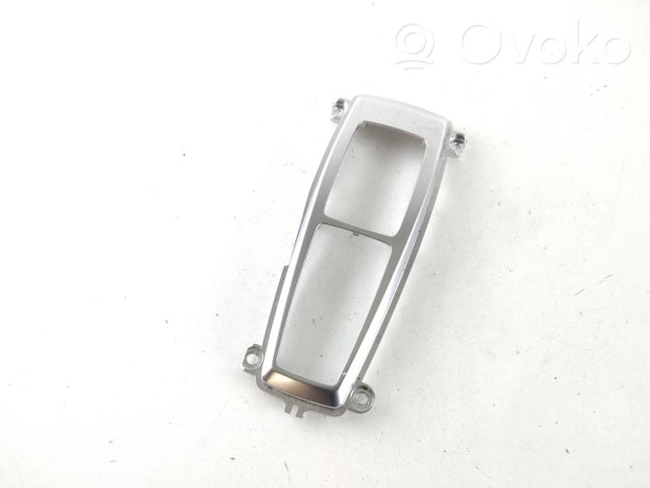 BMW X5 E70 Rivestimento in plastica cornice della leva del cambio 6975467