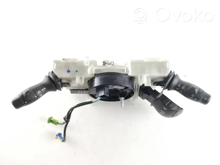 Renault Megane III Interruptor/palanca de limpiador de luz de giro 255670019R