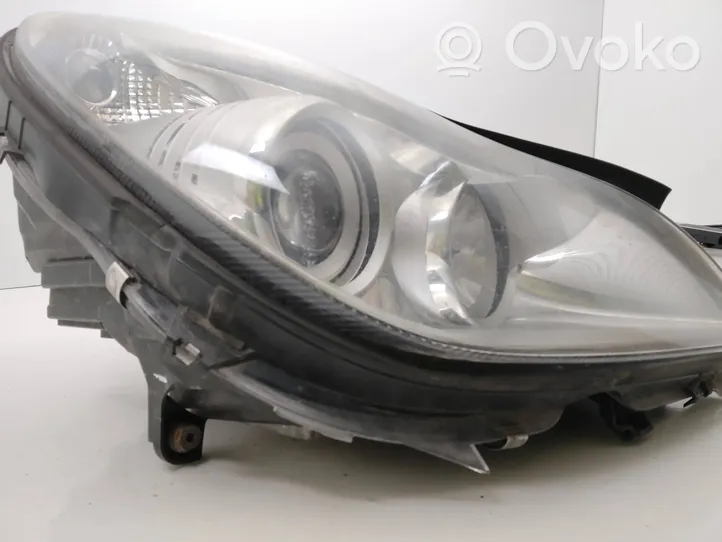 Mercedes-Benz CLS C219 Lampa przednia 