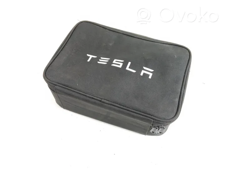 Tesla Model X Kit de remorquage 102758400B
