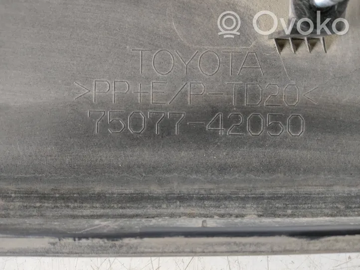 Toyota RAV 4 (XA50) Takaoven lista (muoto) 7507742050