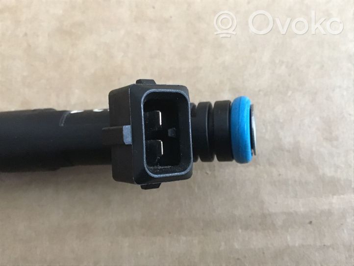 Opel Insignia A Fuel injector 55353806