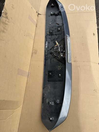 Subaru B9 Tribeca Spoiler tylnej szyby klapy bagażnika 