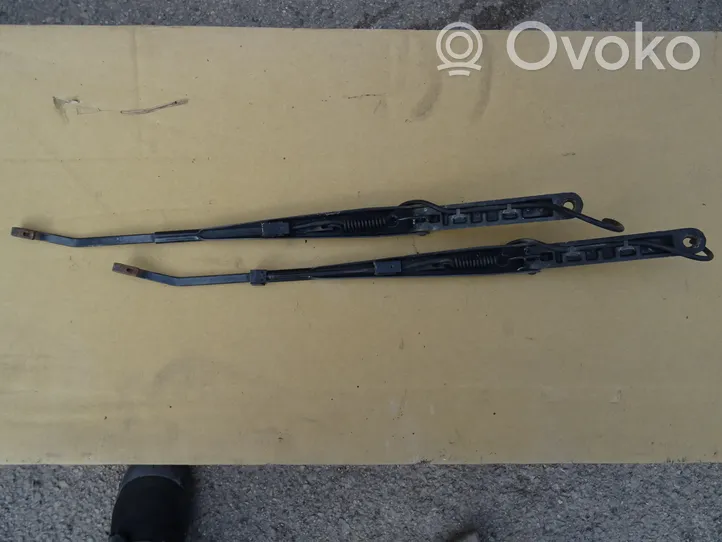 Chevrolet Tahoe Headlight wiper blade set 