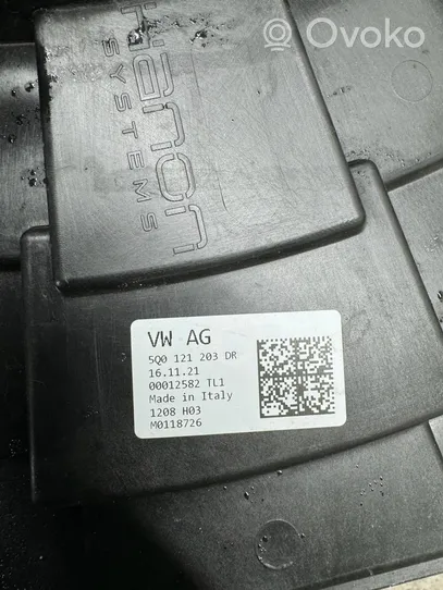 Volkswagen Golf VII Jäähdyttimen jäähdytinpuhallin 5Q0121203DR