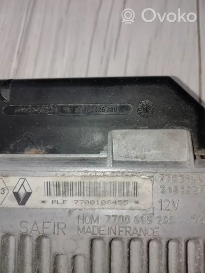 Renault Clio I Unité de commande, module ECU de moteur 7700108455