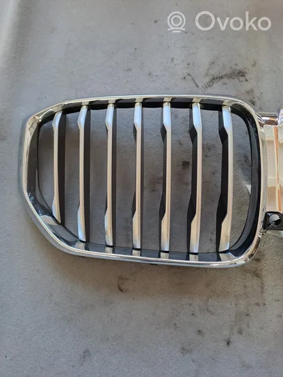 BMW X5 G05 Grille calandre supérieure de pare-chocs avant 20240006541