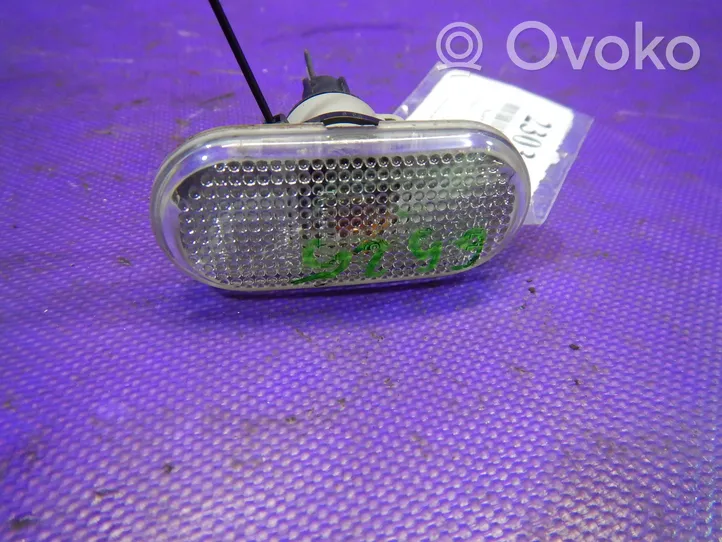 Renault Twingo II Front fender indicator light 8200257684