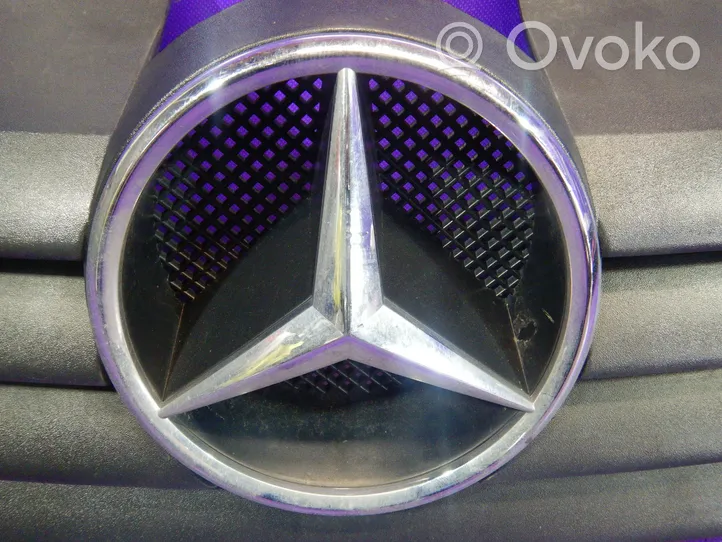 Mercedes-Benz Vaneo W414 Maskownica / Grill / Atrapa górna chłodnicy A4148800085