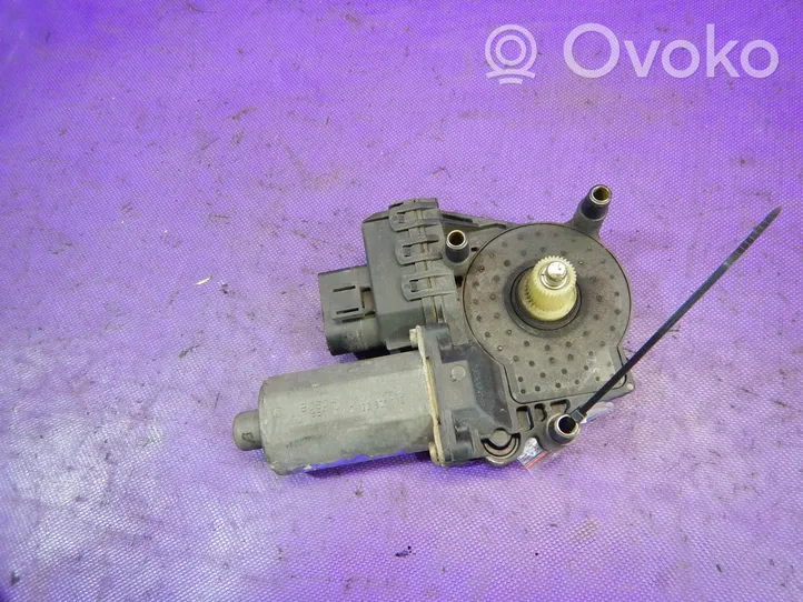 Audi A6 Allroad C5 Moteur de lève-vitre de porte avant 0130821785