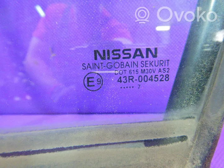 Nissan Tiida C11 Pagrindinis priekinių durų stiklas (keturdurio) 