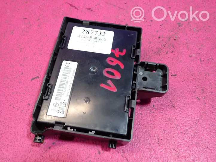 Renault Clio III Module de contrôle carrosserie centrale 8200652284A