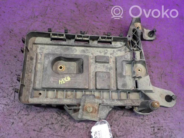 Seat Toledo III (5P) Vassoio scatola della batteria 1K0915333C