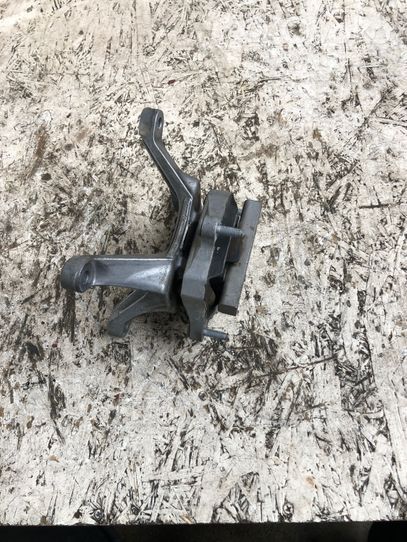 Audi A4 S4 B9 Supporto della scatola del cambio 8w0399156