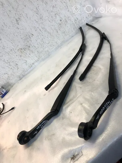 Ford Mondeo MK V Windshield/front glass wiper blade Ds7317c495