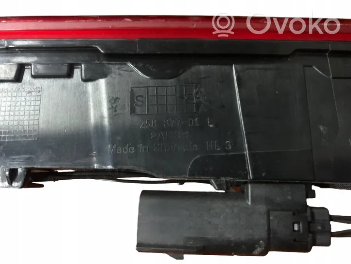 Volvo C40 Lampy tylnej klapy bagażnika 01556301