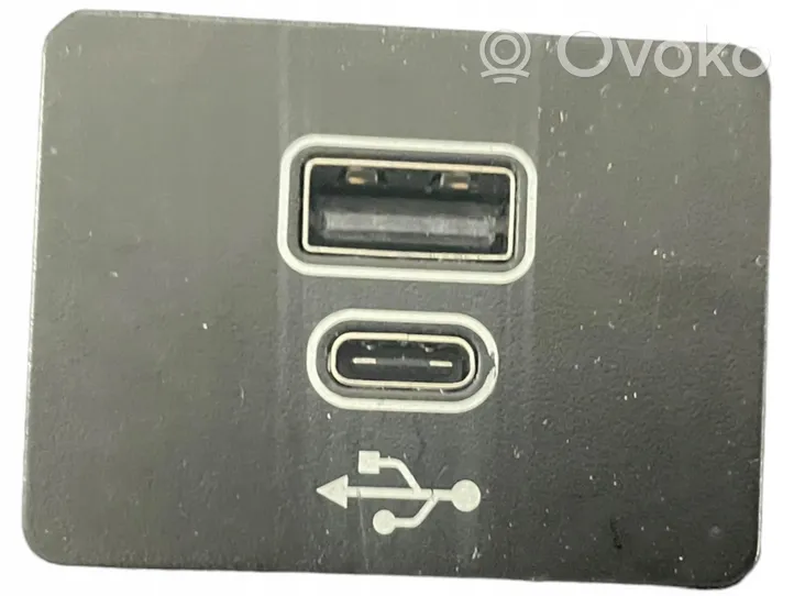 Ford Kuga III USB jungtis NX7T-14F014-AC
