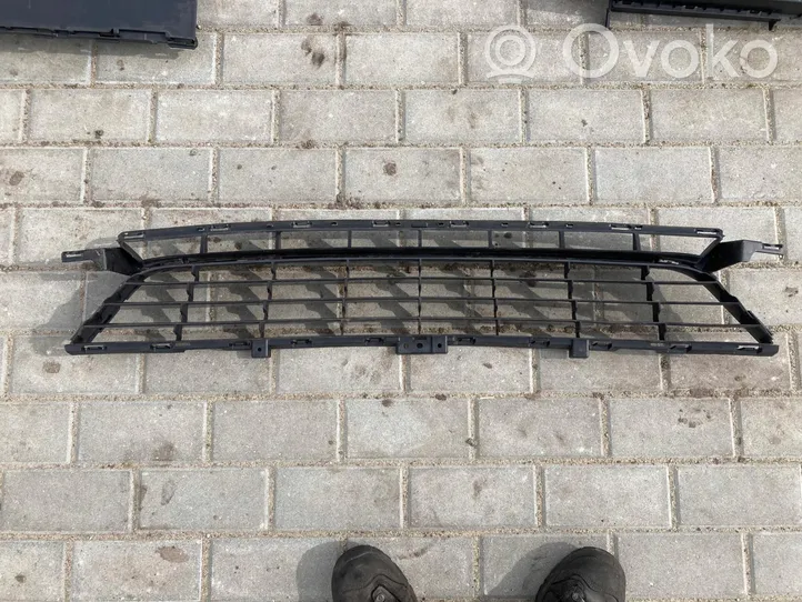 Renault Megane III Grille calandre supérieure de pare-chocs avant 62