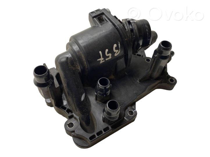 BMW 7 G11 G12 Termostat / Obudowa termostatu 8576288