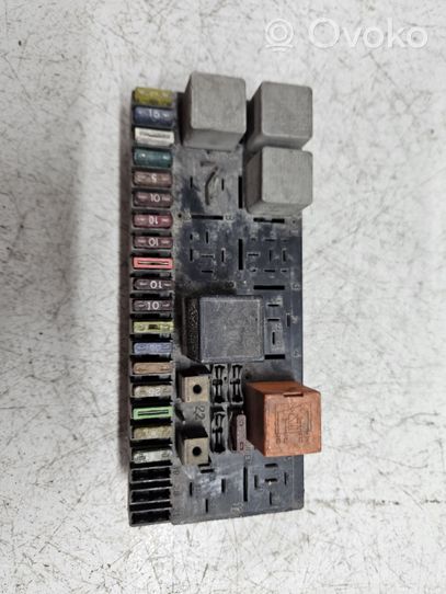 Audi 80 90 B3 Fuse module 443941822