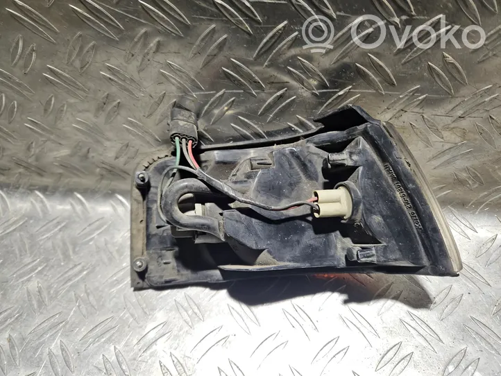 Mazda 323 Indicatore di direzione anteriore 21061301