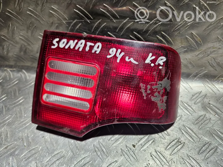 Hyundai Sonata Lampy tylnej klapy bagażnika 92402340