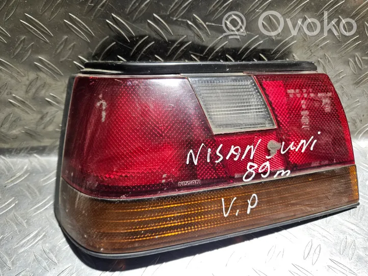 Nissan Sunny Luz trasera/de freno IKI4443