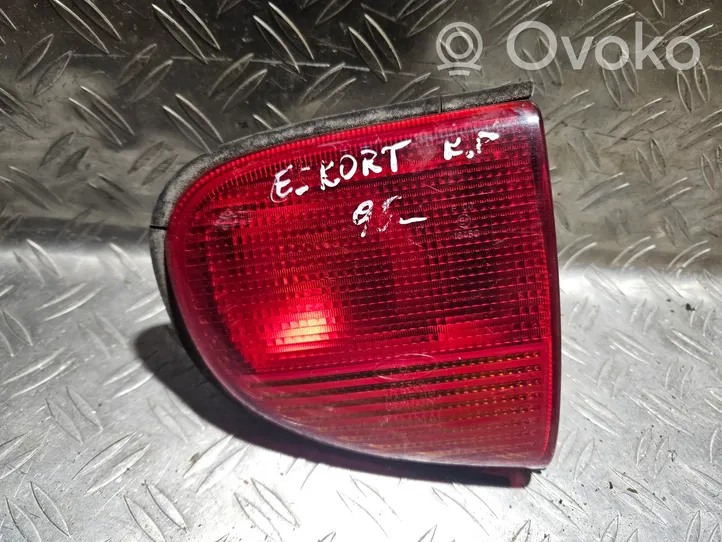 Ford Escort Задний фонарь в крышке 93AG15K258