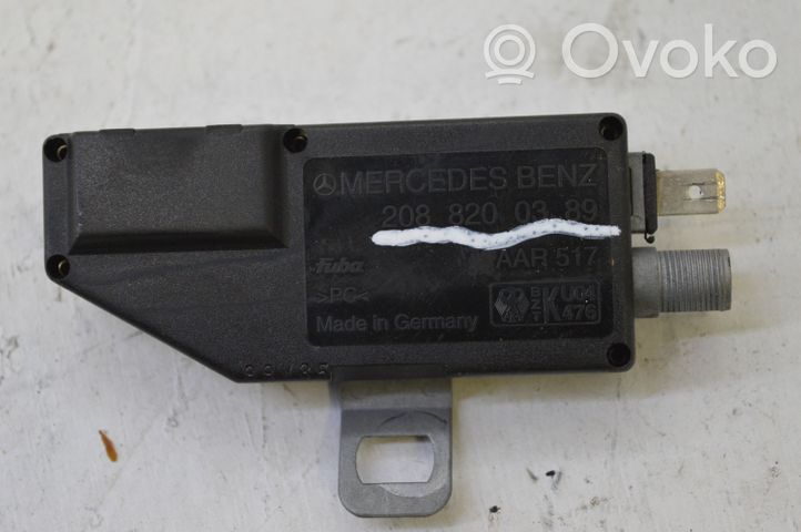 Mercedes-Benz CLK A208 C208 Amplificateur d'antenne 2088200389