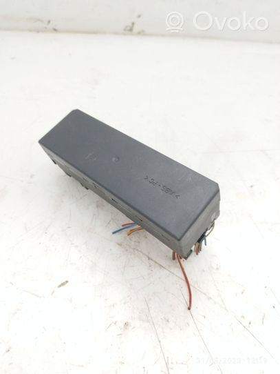 Mercedes-Benz E W210 Module de fusibles A0005400372