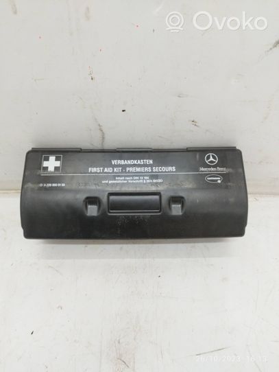 Mercedes-Benz S W220 Trousse de premiers secours A2208600150