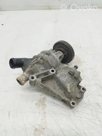 Audi A4 S4 B5 8D Vesipumppu 050121013a