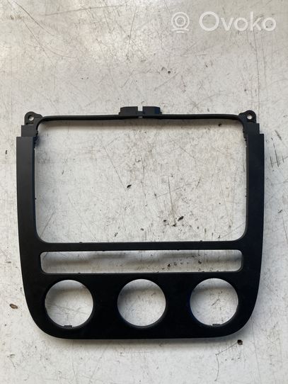 Volkswagen Jetta V Klimato kontrolės/ pečiuko kontrolės apdaila 1K0858069