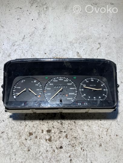 Volkswagen PASSAT B3 Compteur de vitesse tableau de bord 81117657