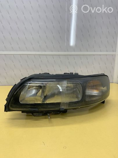 Volvo XC70 Lampa przednia E29034