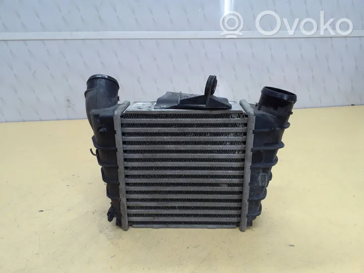 Skoda Fabia Mk2 (5J) Prowadnica powietrza intercoolera 6Q0145804A