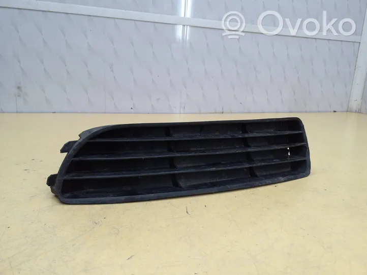 Audi A4 S4 B5 8D Unteres Gitter dreiteilig vorne 3D0807345B